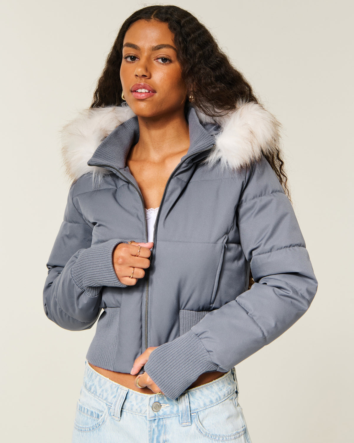 Piumini Hollister Peyton – Blu scuro – vista frontale indossata
